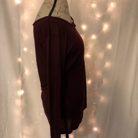 1[Elan] Cut out burgundy top lightweight top - Picture 5 of 6